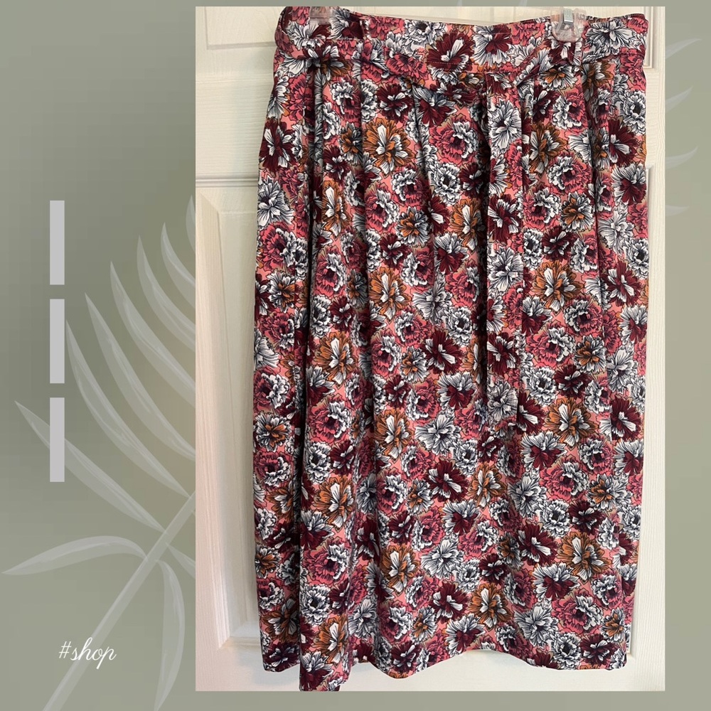 Banana Republic floral skirt with belt -size 12 like new